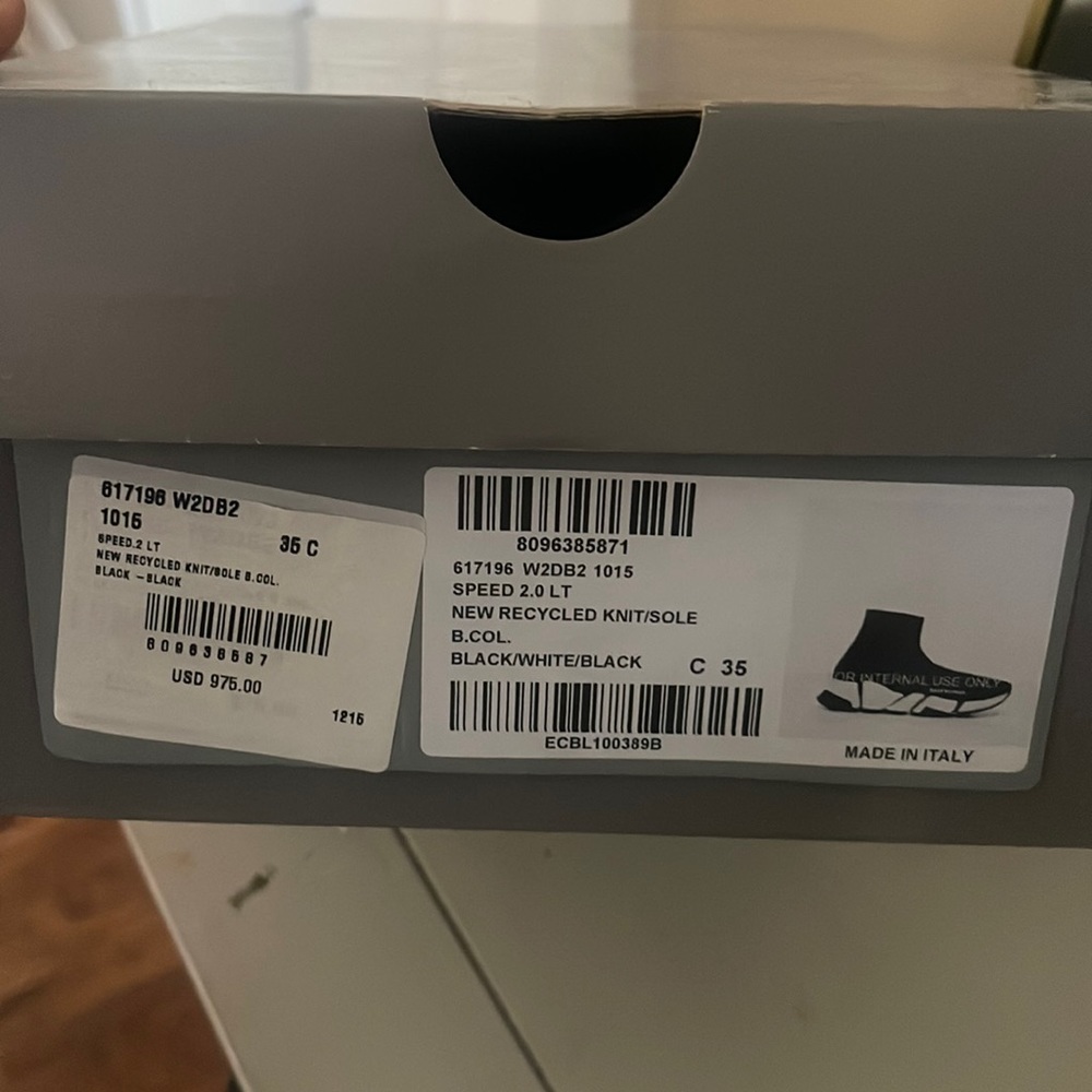 Black, white , young girl valenciana. No rips.